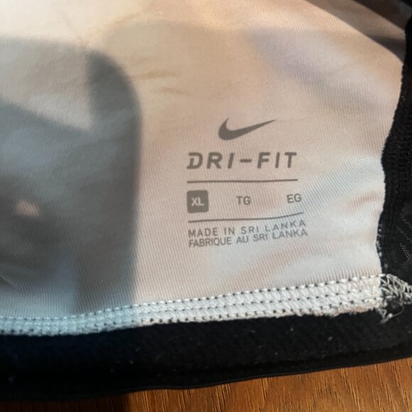 Nike Padded Mesh Back Sports Bra - Picture 3 of 3
